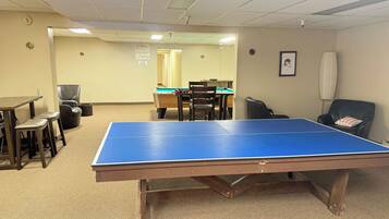 Shared game room - ping pong