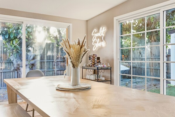 Dining - Experience Pacific Beach Beachside Bliss: A spacious 5-bedroom home for 12 (San Diego)