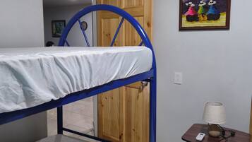 2 bedrooms, free WiFi, bed sheets, wheelchair access