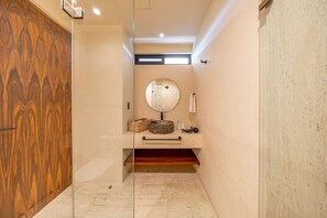 Hair dryer, towels - Peaceful Studio Retreat with Hot Tub & King Bed (Tulum)