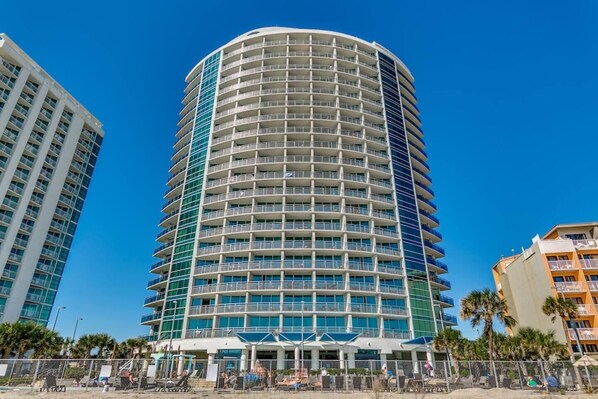 Exterior - 2-bedroom condo in soothing Myrtle Beach with Modern Decor. Stunning Ocean View (Myrtle Beach)