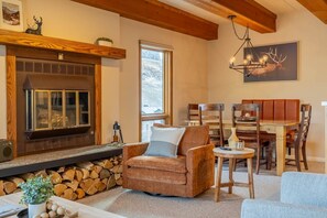 Dining - The Plaza - Unit 642 (Mount Crested Butte)