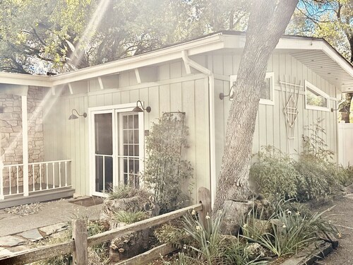 House in the Trees Suite for 2 - Pool Table - Hot Tub