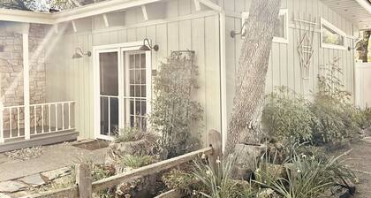 House in the Trees Suite for 2 - Pool Table - Hot Tub