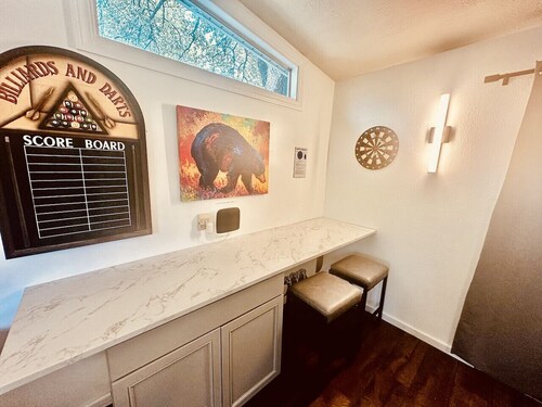 House in the Trees Suite for 2 - Pool Table - Hot Tub