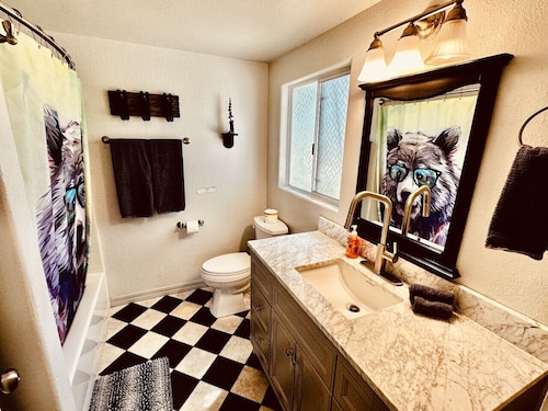 House in the Trees Suite for 2 - Pool Table - Hot Tub