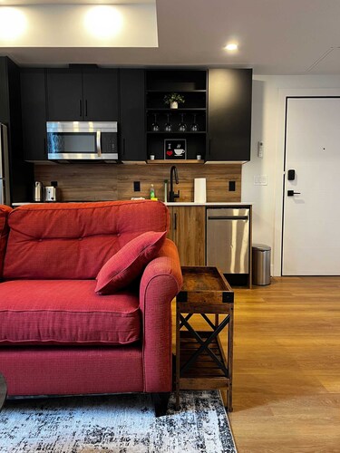 The Scarlet Stay, Heart of Downtown, AC