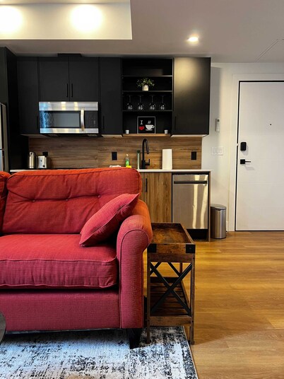 The Scarlet Stay, Heart of Downtown, AC