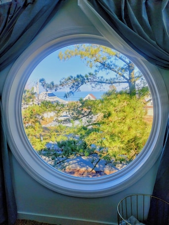 Interior. Tiny Bay House on Delaware Bay / 2 min walk to the beach / Sleeps 5