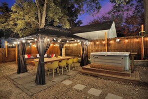 Bain à remous extérieur