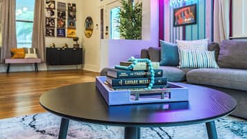 Smart TV, videojuegos, futbolito y libros