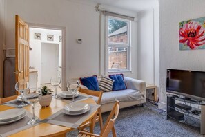 House | 3 bedrooms - Modern Coventry Stay Sleeps 6 (Coventry)