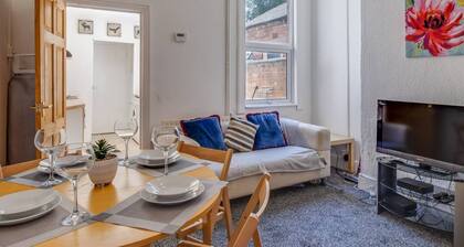 Modern Coventry Stay Sleeps 6