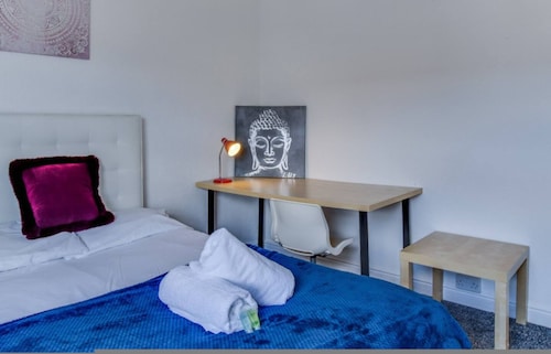 House Accommodation - Coventry Free Parking