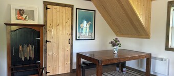 Cozy log home on 4 FULLY-FENCED acres with pond—perfect peaceful getaway 🐾