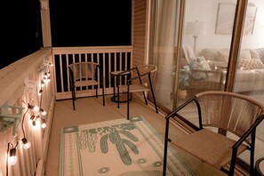 Interior - 5 minutes to Cherry Grove! Stay in style and comfort at the beach! (Little River)