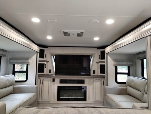 Private camper with full hook up walking distance to Martinsville Speedway