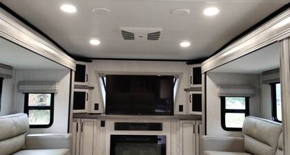 Private camper with full hook up walking distance to Martinsville Speedway