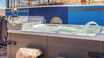 Tina de hidromasaje al aire libre