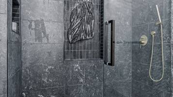 Classic Room, Patio, Courtyard View | Bathroom | Shower, towels, soap, shampoo