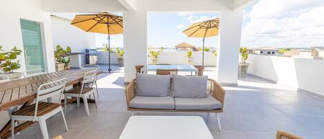 تناول الطعام بالخارج