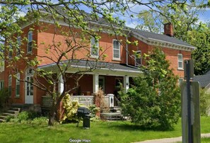 Exterior - Large 6 Bedroom Heritage Home in St. Catharines (St. Catharines)