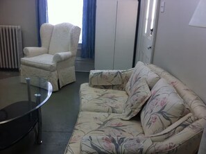 Living area - Large 6 Bedroom Heritage Home in St. Catharines (St. Catharines)