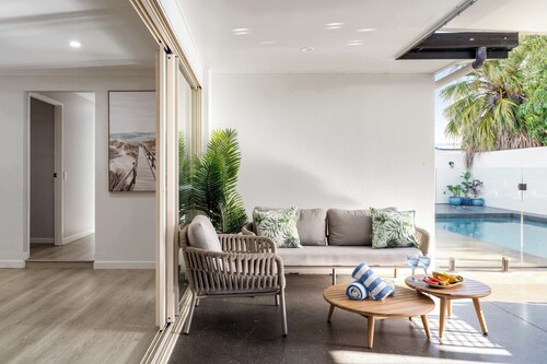 Coastal Noir Retreat - Pool, PF & Walk to Beach