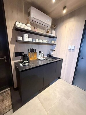 Interior - Luxury Mirror Cabin with Lake View - Nature (Mountainburg)