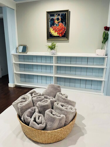Private 2BR+Bunk Room | Parking | 12 Min DT