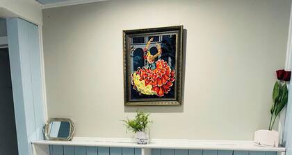 Private 2BR+Bunk Room | Parking | 12 Min DT