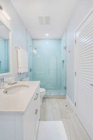 Hair dryer, towels - Casa Caribe #23 - 3 Bed, 2 Bath - Oceanfront, Third Floor (Seven Mile Beach)