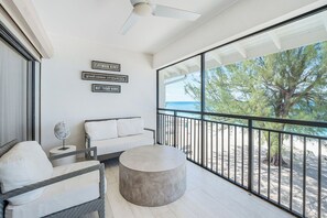 Property grounds - Casa Caribe #23 - 3 Bed, 2 Bath - Oceanfront, Third Floor (Seven Mile Beach)