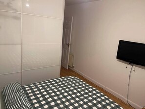 Bügeleisen/Bügelbrett, WLAN, Bettwäsche
