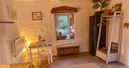 Rustic Charm Retreat in Londonderry Countryside