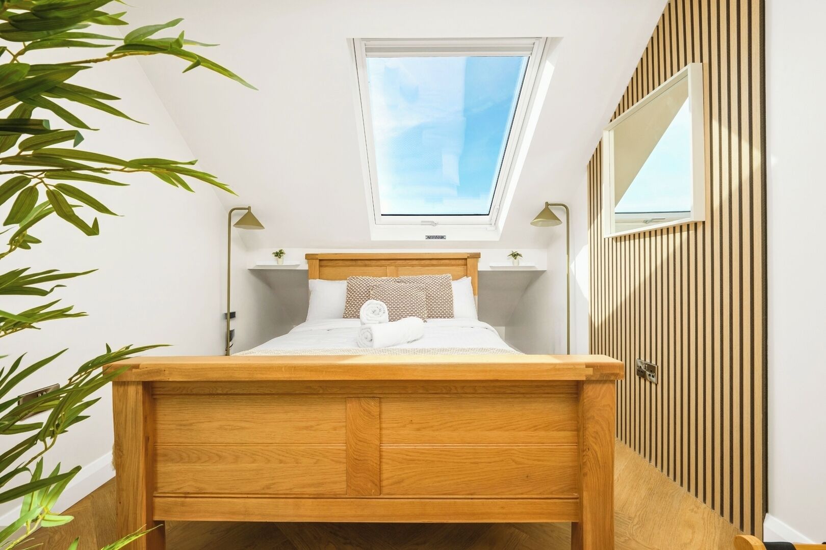 3 bedrooms, desk, iron/ironing board, travel crib