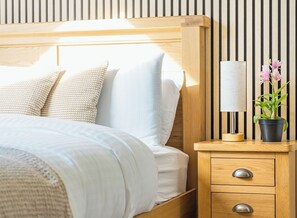 3 Schlafzimmer, Schreibtisch, Bügeleisen/Bügelbrett, Reisekinderbett