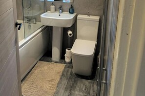 Hair dryer, towels - Dale combe,  3 Bedroom House 5 star  on air bnb (Middleton)