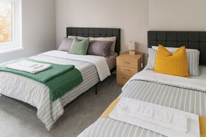2 bedrooms, iron/ironing board, WiFi, bed sheets - 2 Bed Home - Parking, Wifi, Smart Tv (Nottingham)