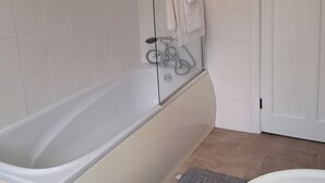 A bathroom with a glass-enclosed shower, a white bathtub, and a white door. - 2 Bed Home - Parking, Wifi, Smart Tv (Nottingham)