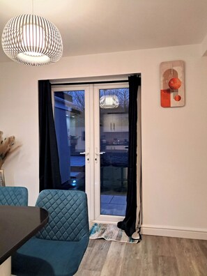 Interior - 2 Bed Home - Parking, Private Garden, Wifi (Derby)