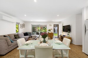 Interior - Luci`s Beach Retreat (Coolum Beach)