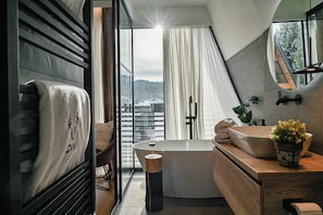 Shower - Family mountain retreat with jacuzzi, sauna, playground, and stunning forest views. (Sunger)