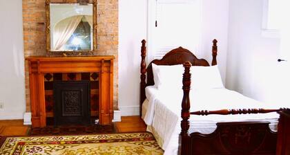 Historic Legg House Inn