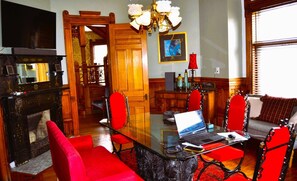 Rumah, 5 kamar tidur | Ruang keluarga