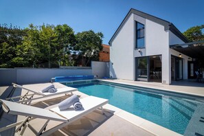 A heated pool - Modern villa with pool near Ivanščica and Varaždin (Margečan)