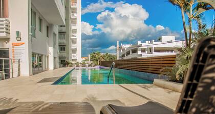 Cozy 2/bed apartment in charming location with AC and gym at boca de mar III
