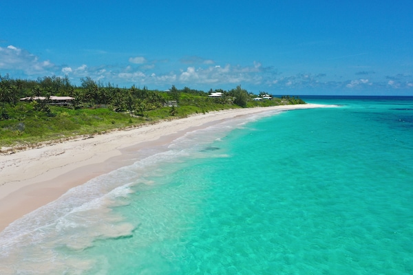The Casting Deck is located in gated Wykee Estates, which has a spectacular pink-sand beach, a boat ramp on the Caribbean, and a lovely salt-water pool.