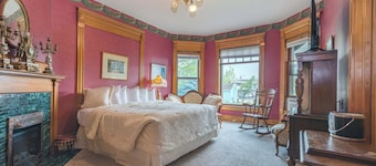 Spacious Downtown Home • Pool • Walk to River & Attractions