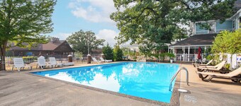 Spacious Downtown Home • Pool • Walk to River & Attractions